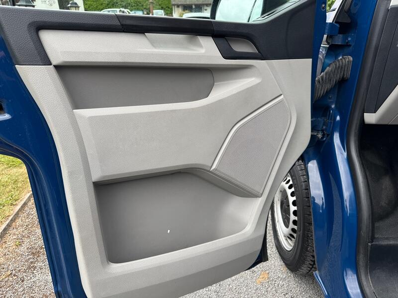 VOLKSWAGEN TRANSPORTER
