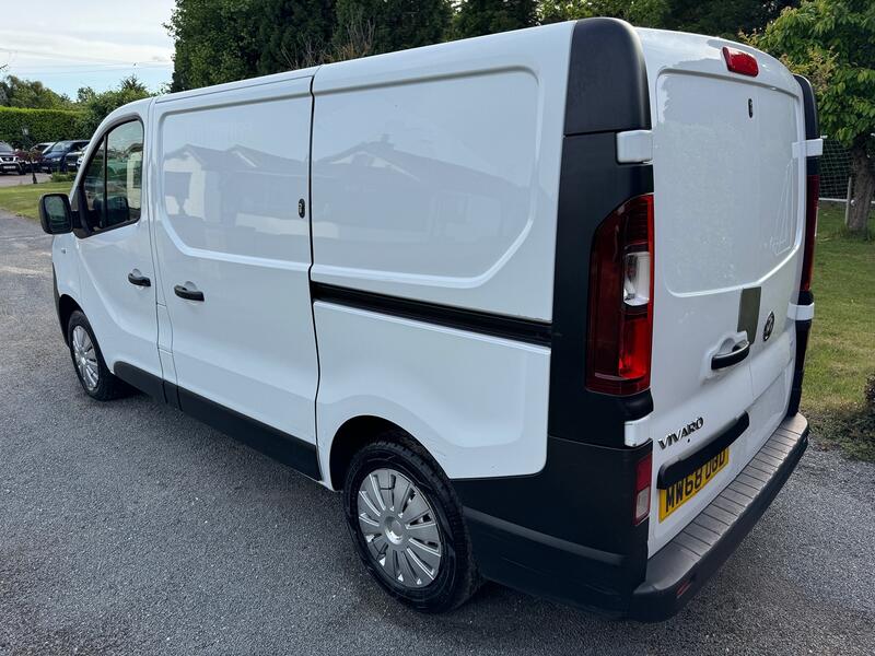 VAUXHALL VIVARO