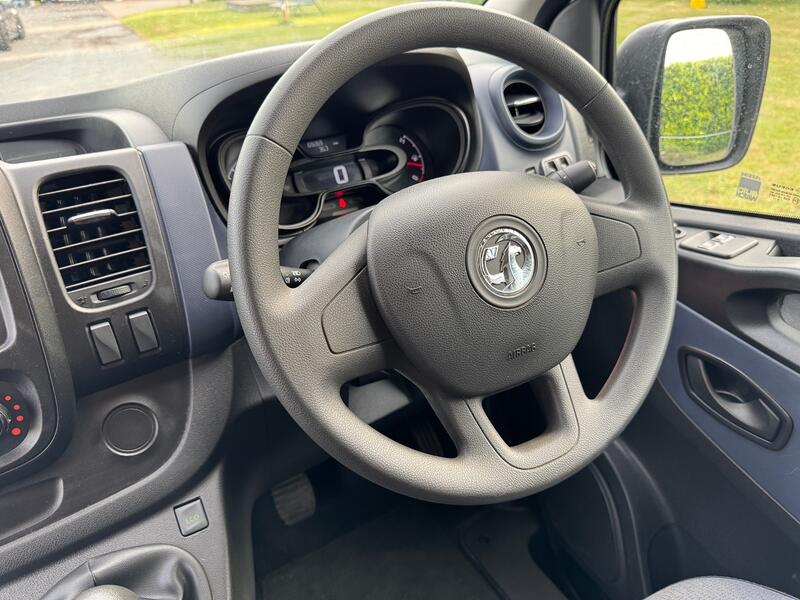 VAUXHALL VIVARO
