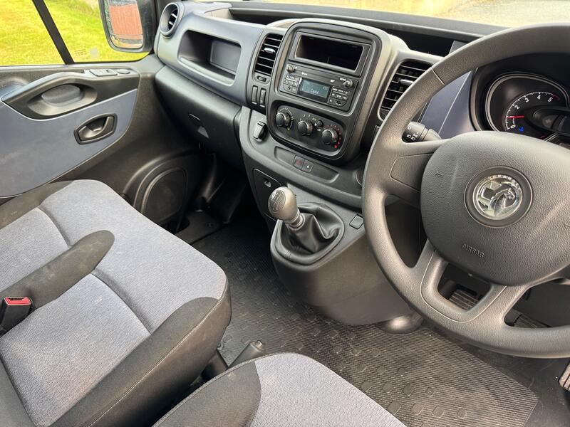 VAUXHALL VIVARO