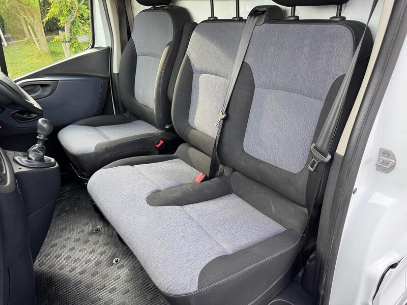 VAUXHALL VIVARO