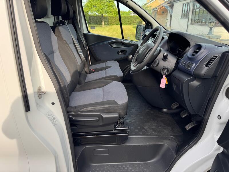 VAUXHALL VIVARO