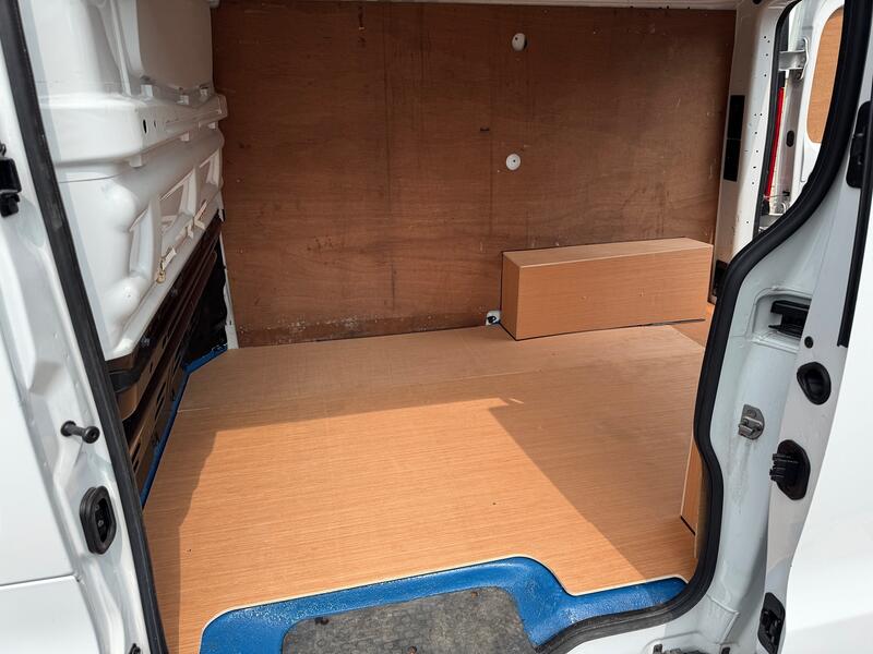 VAUXHALL VIVARO