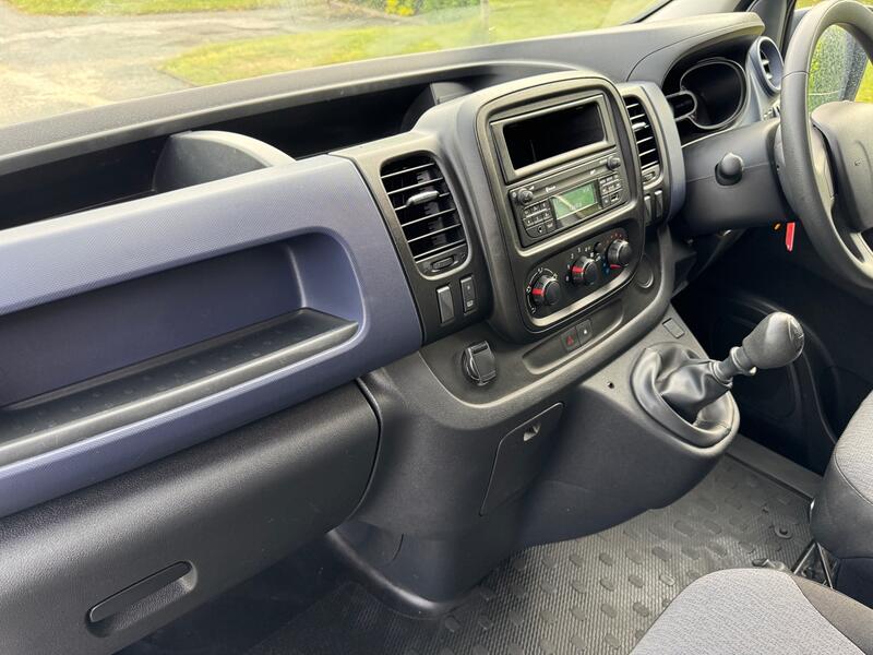 VAUXHALL VIVARO
