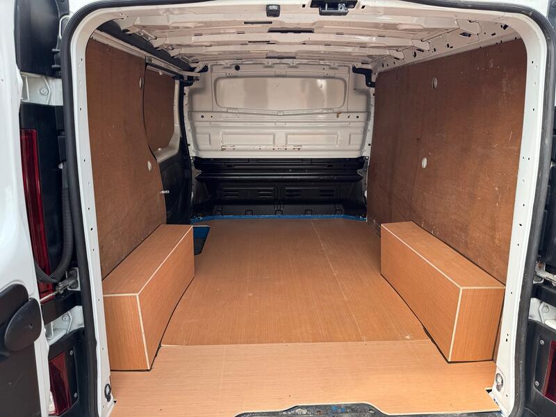 VAUXHALL VIVARO