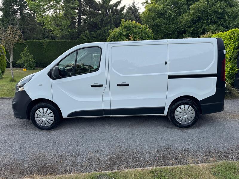 VAUXHALL VIVARO