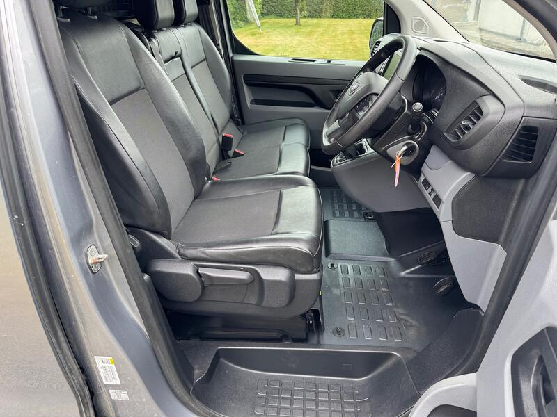 TOYOTA PROACE